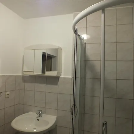 Einzelzimmer Mit Gemeinschaftsbad Campsite Pruchten
